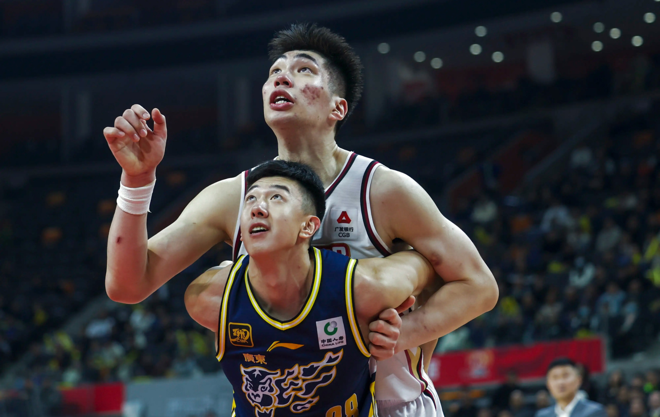 毕尔巴鄂竞技迎NBA常规赛关键赛，转会期调整名单，悬念犹存，资深球员宣示担当(新浪NBA官网)